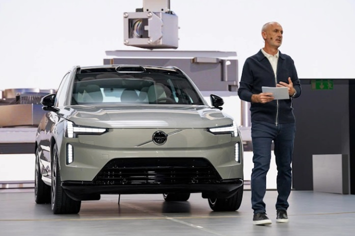 Anders Bell, Giám đốc Kỹ thuật & Công nghệ tại Volvo nhận định khung gầm SPA3 là bước tiến lớn về mặt kỹ thuật của hãng xe. Ông cho biết nền tảng mới "được thiết kế ngay từ đầu để có khả năng mở rộng và tùy biến" giúp Volvo tiết kiệm được thời gian và chi phí để phát triển sản phẩm.