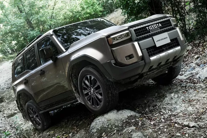 Toyota Land Cruiser Prado thế hệ mới đã chính thức ra mắt thị trường toàn cầu vào hồi tháng 8/2023. Sau hơn nửa năm, mẫu SUV hạng trung này mới chính thức được bày bán ở thị trường nội địa Nhật Bản.