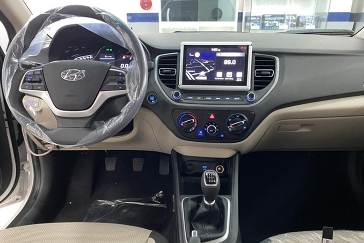 Trong năm 2023, Hyundai Accent không có bất kỳ nâng cấp nào so với phiên bản nâng cấp ra mắt vào cuối năm 2020. Mẫu sedan hạng B của Hyundai vẫn sở hữu kích thước tổng thể DxRxC lần lượt là 4.440 x 1.729 x 1.470 (mm). Chiều dài cơ sở 2.600 mm.