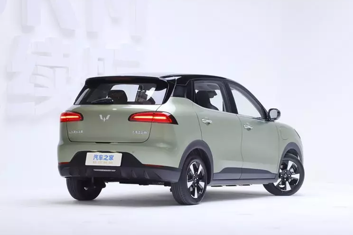 Bingo Plus có nội thất khá rộng rãi nhờ kiến trúc không gian điện bản địa rộng rãi của Wuling. Với chiều dài cơ sở dài 2.610 mm và chỗ để chân cho hàng ghế sau là 912 mm.