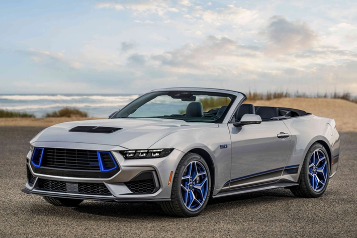 Mẫu xe thể thao bán chạy nhất thế giới Ford Mustang thế hệ mới được ra mắt tại triển lãm Detroit Auto Show 2022, trong giai đoạn các đối thủ sừng sỏ như Dodge Challenger hay Chevrolet Camaro đã tuyên bố dừng sản xuất.