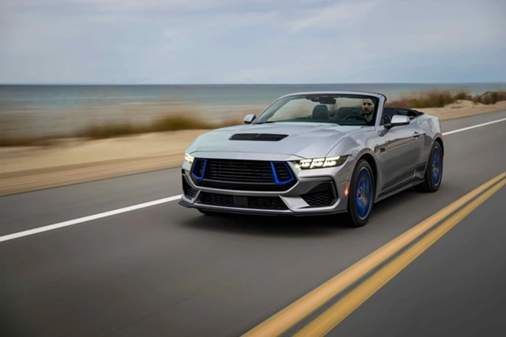 Ford Mustang GT California Special vẫn được trang bị động cơ Coyote V8 hút khí tự nhiên 5.0L, công suất tối đa 493 mã lực và mô-men xoắn cực đại 567 Nm.