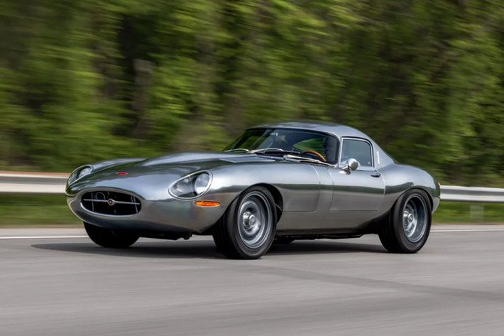 Trong thế giới những chiếc Jaguar được chế tạo lại hiện có rất ít chiếc xe có diện mạo ấn tượng như chiếc Eagle Jaguar E-Type đặc biệt này. Jeremy Clarkson đã lái chiếc Eagle Low Drag GT này trong một tập phim Top Gear năm 2015 và đã được giới thiệu trên một số tạp chí.