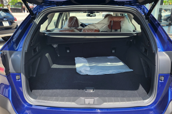 Subaru Outback tại Việt Nam đã được nâng cấp nhẹ vào hồi tháng 4/2023 với những thay đổi như cổng USB Type C, màn hình thông tin giải trí với giao diện mới, hỗ trợ kết nối Apple CarPlay/Android Auto và hệ thống lái X-Mode với tính năng tự động khôi phục Auto Restore.