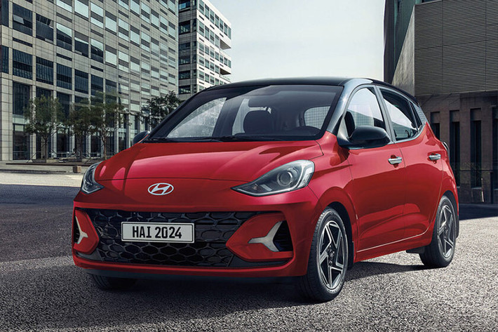 Cũng theo nguồn tin từ đại lý, Hyundai Grand i10 2024 sẽ giữ nguyên các phiên bản như đời cũ. Xe vẫn có 2 lựa chọn kiểu dáng là sedan và hatchback. Bản cao cấp nhất của mẫu xe hạng A này sẽ có giá khoảng 455 - 460 triệu đồng, tức là gần như không thay đổi so với trước. Hyundai Grand i10 bản cũ hiện có giá dao động từ 360 - 455 triệu đồng.