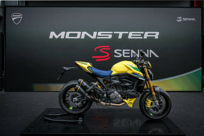 Ducati và Senna có một lịch sử hợp tác lâu dài với nhau khi Claudio Castiglioni, người lúc đó sở hữu công ty đã tặng tay đua này một chiếc 851 SP vào năm 1990.