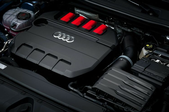 Khi chế độ Dynamic Plus được kích hoạt, hệ thống này sẽ tập trung phân phối lực kéo vào bánh sau và trục sau, giúp xe xử lý hiệu quả hơn khi ôm cua gắt ở tốc độ cao.