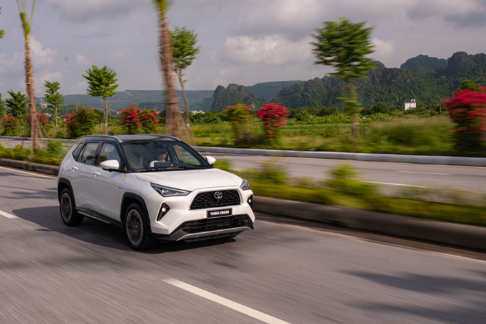 Xếp sau mẫu xe SUV Toyota Corolla Cross hybrid là mẫu Toyota Yaris Cross với 120 xe được bàn giao đến tay khách hàng. Kết thúc 8 tháng đầu năm 2024, mẫu xe này có doanh số cộng dồn là 566 xe.
