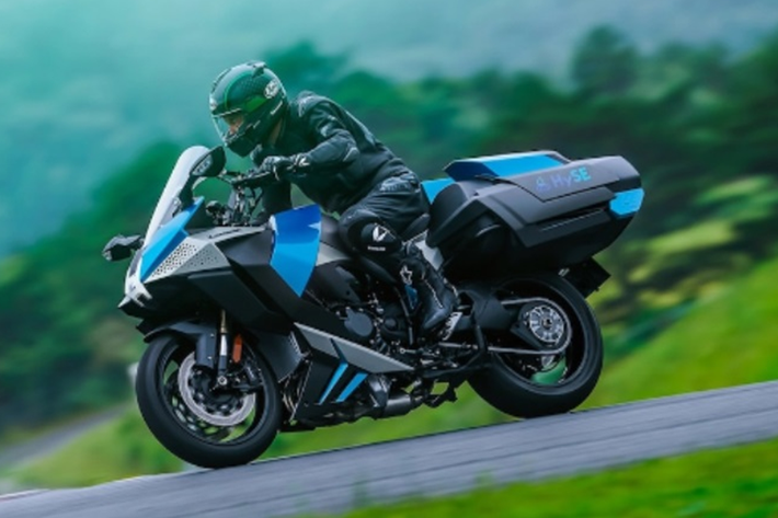Đây là bước tiến quan trọng khẳng định cam kết của Kawasaki về việc sản xuất các dòng mô tô sử dụng động cơ hydro vào đầu những năm 2030. Theo đó, mẫu xe vừa thử nghiệm này được phát triển dựa trên nền tảng của hyper bike Kawasaki Ninja H2 2025 mới.