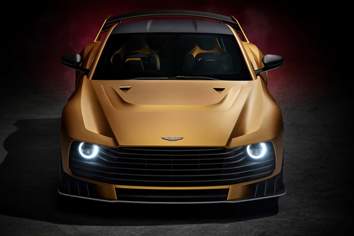 Theo Aston Martin, chiếc xe này được chế tạo dựa trên ý tưởng của “cựu vương” Công thức 1 Fernando Alonso. Valiant đã được trang bị rất nhiều tiện ích khí động học bao gồm phần đầu xe được làm lại với bộ chia lớn, cánh gió cố định phía sau và bộ khuếch tán cực lớn.
