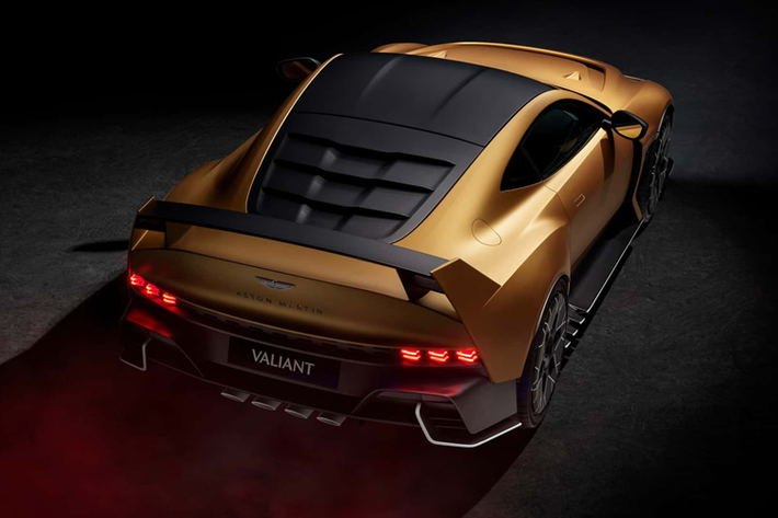 Aston Martin sẽ chỉ sản xuất 38 chiếc Valiant và mỗi chiếc đều đã có chủ. Theo tiết lộ, giá xe Aston Martin Valiant cơ bản sẽ ở mức khoảng 2 triệu bảng Anh (Khoảng 2,5 triệu Đô theo tỷ giá hiện tại).