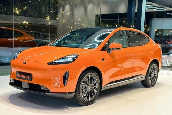 Phiên bản này có phạm vi hoạt động lên tới 770 km sau mỗi lần sạc, tương đương người dùng có thể lái xe điện Aion Hyper HT từ Hà Nội đến Đà Nẵng mà không cần sạc pin.
