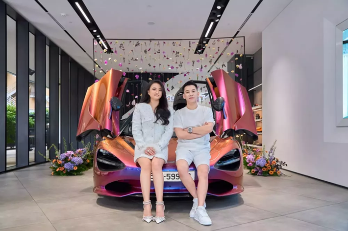 Sức nóng về chiếc siêu xe McLaren 750S đầu tiên về Việt Nam, để phục vụ cho 1 đại gia ở TP.HCM vẫn chưa có dấu hiệu hạ nhiệt, khi mới đây, chủ nhân của xe đã có nhiều chia sẻ rất thú vị với giới săn xe ở Sài thành.