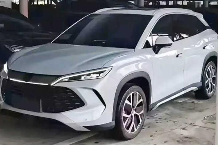 BYD Song L DM-i 2024 mới, một chiếc SUV nhỏ gọn, sẽ có nền tảng DM-i 5.0 PHEV mới nhất của BYD với phạm vi hoạt động 2.100 km. Với doanh số dự kiến bắt đầu vào nửa cuối năm nay, Song L DM-i sẵn sàng tạo ra tác động đáng kể trên thị trường với mức giá khởi điểm khoảng 120.000 nhân dân tệ (16.500 USD)