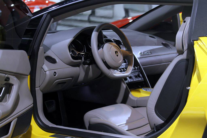 Thiết kế phần thân xe khác biệt rất nhiều so với một chiếc Gallardo thông thường. Zagato đã thay thế từng tấm thân xe, thậm chí còn thiết kế lại cả phần đèn chiếu sáng trước sau mới.