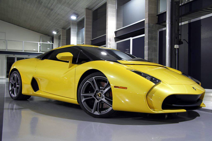 Mức giá xe siêu xe Lamborghini 5-95 Zagato khoảng 1 triệu USD và được điều chỉnh theo yêu cầu đặc biệt của từng người mua. Chiếc xe này ban đầu là một chiếc Superleggera được hoàn thiện với màu xám Grigio Lynx đậm nhưng sau đó nó được chuyển đến Milan, Ý và trong quá trình chuyển đổi, chiếc xe đã được sơn lại màu vàng sáng để trở nên nổi bật hơn.