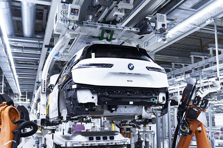 Công ty khởi nghiệp mảng robot Figure vừa ký kết một hợp đồng với BMW Manufacturing để triển khai các robot dạng người lắp ráp ôtô BMW tại nhà máy của hãng xe Đức tại Mỹ.