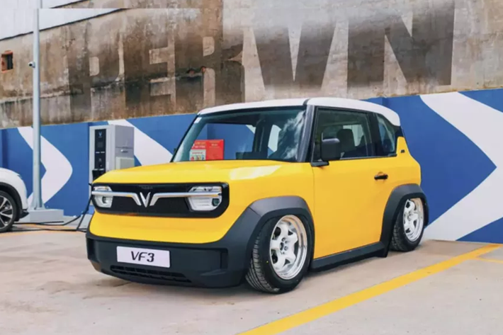 Mới đây, hình ảnh về chiếc xe điện VinFast VF3 độ tới nóc, thệm chí cắt nóc để chế cửa sổ trời đã nhận được sự quan tâm không nhỏ của cộng đồng mạng, cũng như những khách hàng đang sở hữu chiếc xe điện hot nhất Việt Nam trong tháng này.