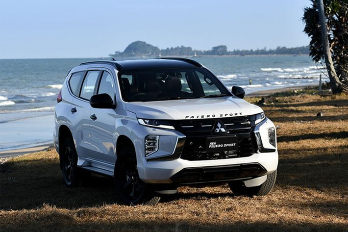 Tại Thái Lan, Mitsubishi Pajero Sport 2024 mới được bán ra với 4 phiên bản, mức giá bán dao động từ 1,389 - 1,689 triệu Baht (tương đương khoảng 954 triệu đến 1,16 tỷ đồng).
