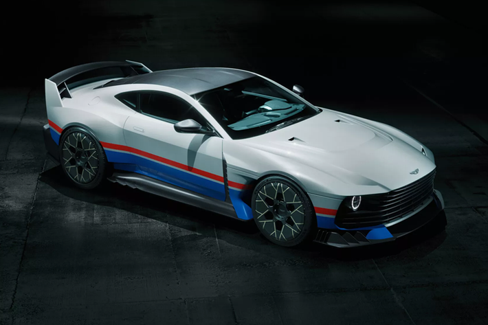 Aston Martin tại Goodwood 2024 (11 – 14/7/2024) với những mẫu xe hàng đầu Valkyrie, Valour, Valiant, Victor và Vantage và những mẫu xe này hướng tới hạng mục “leo đồi” Goodwood Hillclimb nổi tiếng.