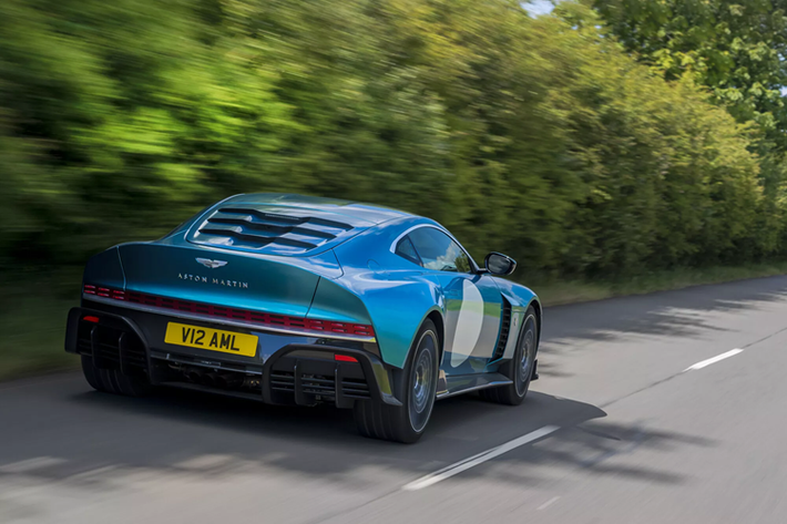 Aston Martin Vantage mới cũng sẽ là mẫu đại diện trong giải đua xe thể thao và được sử dụng làm Xe an toàn FIA chính thức của Công thức 1 và bởi chiếc xe đua Vantage GT3 mới cho năm 2024, giải đấu này sẽ tranh tài trên toàn cầu, bao gồm cả FIA World.