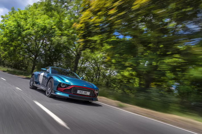 Tham gia cùng tất cả các mẫu xe tại Goodwood là chiếc Super Tourer đầu tiên trên thế giới, Aston Martin DB12 và là chiếc đầu tiên của thế hệ xe thể thao mới.