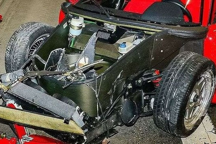 Theo tờ báo uy tín bậc nhất nước Đức là Bild, chiếc siêu xe Ferrari F40 hàng hiếm mới đi đến đường hầm Engelberg, cách đại lý không xa thì bất ngờ gặp tai nạn. Nhà chức trách cho biết, khi đang đi giữa đường hầm, chiếc Ferrari bất ngờ rẽ sang phải và đâm thẳng vào tường.