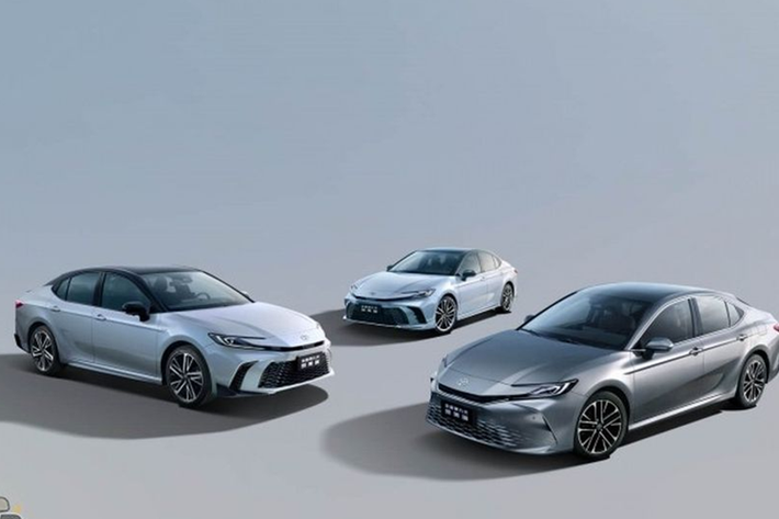Tổng công suất của khối động cơ này lên đến 230 mã lực, đi kèm hộp số e-CVT và hệ dẫn động cầu trước. Bản máy xăng 2.5 AWD kết hợp với hai môtơ điện cho tổng công suất 234 mã lực, đi cùng hộp số e-CVT và hệ dẫn động 2 cầu.
