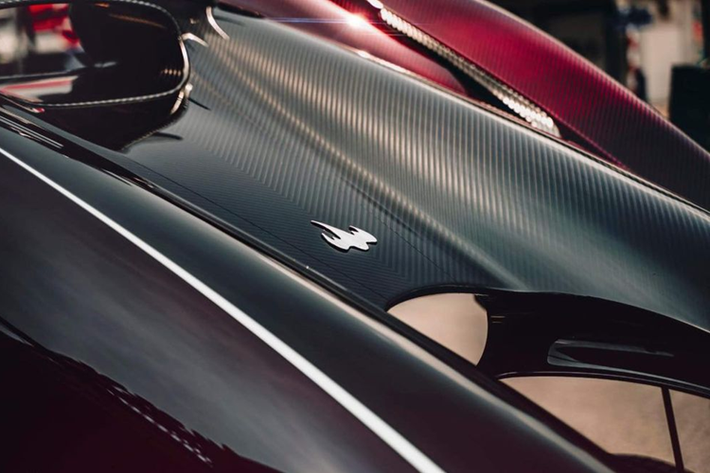 Siêu phẩm Koenigsegg Regera này được chào bán 2,9 triệu đô la, tương đương 67 tỷ đồng, vợ chồng đại gia này chia sẻ phải bỏ ra 200 tỷ đồng để sở hữu xe.