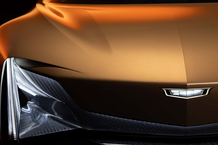 Cadillac rất chú trọng đến các chi tiết thuộc hệ truyền động cho Opulent Velocity và gọi mẫu concept này là một “nghiên cứu thiết kế dựa trên trải nghiệm”. Mẫu xe này có định hướng thiết kế tập trung vào việc tạo ra hai trải nghiệm người dùng riêng biệt được điều khiển bằng một công tắc vật lý trong bảng điều khiển trung tâm được đúc tinh xảo.