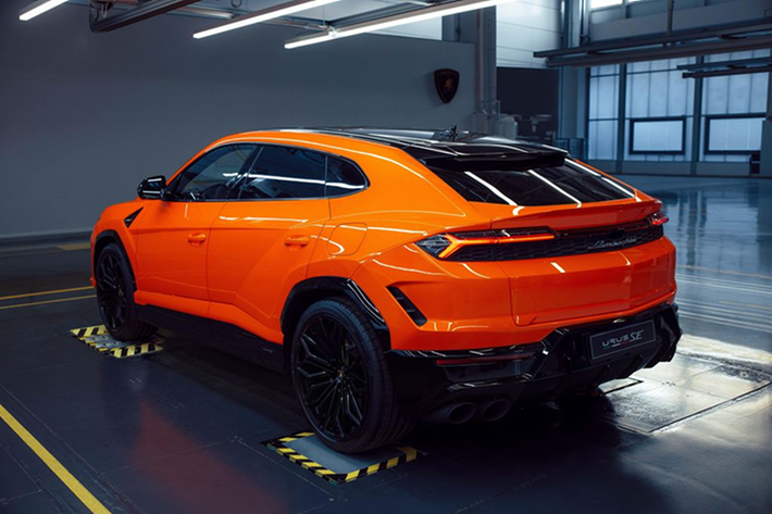 Ngoài ra, Lamborghini Urus SE còn sở hữu cụm pin 25,9 kWh, giúp xe chạy được 60 km mà không cần dùng động cơ xăng.