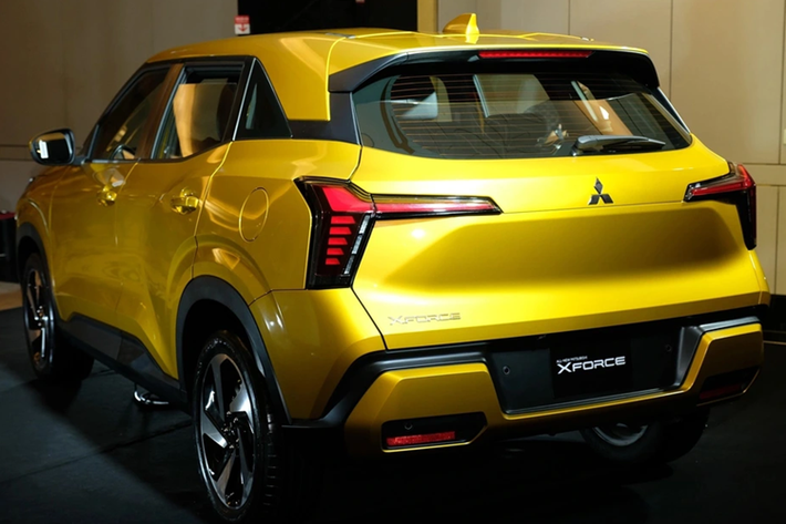 Theo nguồn tin của phóng viên báo Dân trí, lô xe Mitsubishi Xforce VIN 2023 đang được chào bán là hàng trưng bày bên Indonesia mới được đưa về. Lượng xe được phân đến các đại lý không nhiều.