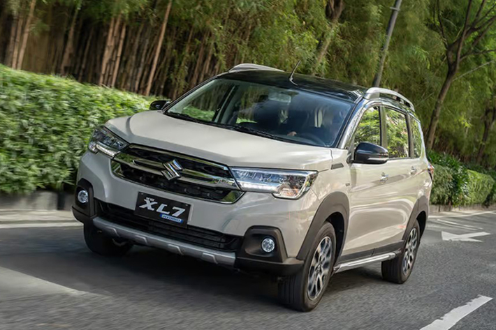 Hiện thiết kế của mẫu xe MPV Suzuki XL7 Hybrid đã không còn là ẩn số vì mẫu xe này từng ra mắt nhiều thị trường Đông Nam Á khác như Indonesia, Thái Lan và Philippines.