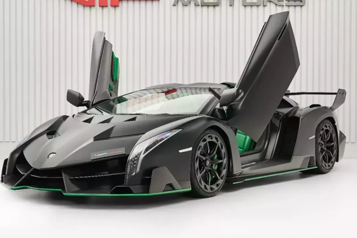 Thông tin về 2 bom tấn Lamborghini Veneno và Koenigsegg Regera của đại gia Hoàng Kim Khánh xuất hiện cùng 1 ngày, đã làm cho giới mê xe trong nước xôn xao hết cả lên