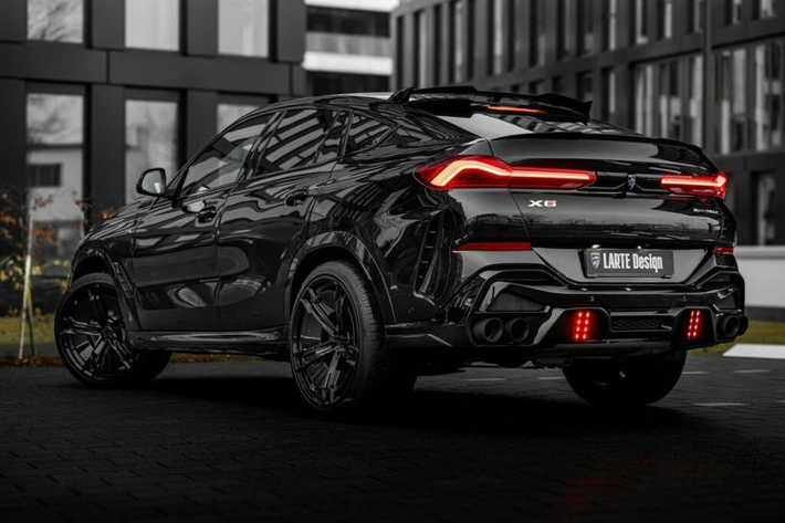 Mức giá bodykit BMW X6 này là khoảng 24.570 USD (600 triệu đồng) cho bản tiêu chuẩn và 35.100 USD (khoảng 860 triệu đồng) đối với bản cao cấp.
