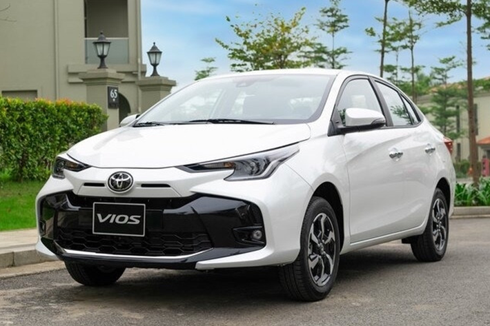 5. Toyota Vios: 13.521 xe Năm 2023 có lẽ là một năm đáng thất vọng của Toyota Vios khi chỉ được hãng xe Nhật trình làng bản nâng cấp với một số thay đổi về diện mạo, tính năng.