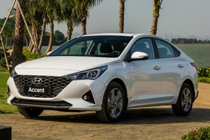 2. Hyundai Accent: 17.452 xe Vị trí thứ hai trong top ôtô bán chạy nhất Việt Nam là Hyundai Accent. Trong năm 2023 đã có tổng cộng 17.452 xe Hyundai Accent được bán ra, thấp hơn đáng kể so với mức 22.645 xe của năm 2022 nhưng vẫn đủ “đè bẹp” đối thủ Vios. Riêng trong tháng 12, đã có 2.752 chiếc Accent được bàn giao tới tay người tiêu dùng Việt Nam.