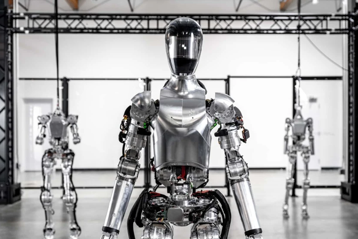 Những con robot lắp ráp xe BMW này có khả năng thực hiện một số nhiệm vụ vật lý cụ thể nhằm thay thế sức người. Điều này đánh dấu thỏa thuận thương mại đầu tiên mà Figure đã ký kết kể từ khi thành lập vào năm 2022.