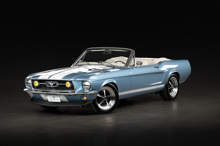 Tuy nhiên, để “làm mới” một chiếc Ford Mustang Convertible cổ điển, mức giá mà hãng nâng cấp này đưa ra lại không hề rẻ. Hãng độ đã đưa ra những tùy chọn “restomod” là mới những chiếc xe cổ với các thiết bị hiện đại, các tính năng và công nghệ sang trọng.
