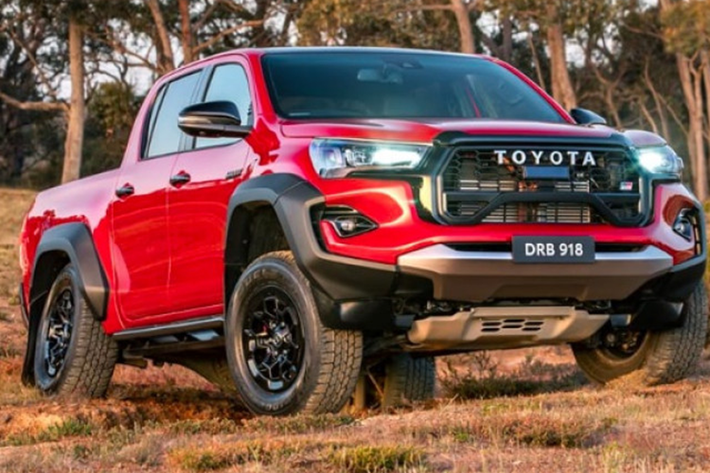 Cung cấp sức mạnh cho Toyota Hilux GR Sport II 2024 là động cơ diesel 4 xi-lanh, tăng áp, dung tích 2.8L quen thuộc nhưng tạo ra công suất tối đa 201 mã lực và mô-men xoắn cực đại 500 Nm. Động cơ này đi kèm với hộp số tự động 6 cấp và hệ dẫn động 4 bánh 4WD. Xe có 3 chế độ lái, bao gồm Normal, Eco và Power.