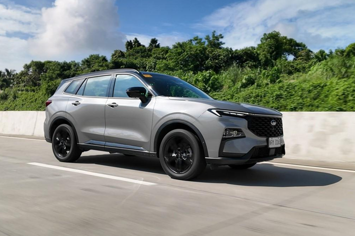 Tại Việt Nam, Ford Territory đang được phân phối với 3 phiên bản Trend, Titanium và Titanium X, đi cùng mức giá dao động từ 799 - 929 triệu đồng. Nếu mở bán tại Việt Nam, giá xe Ford Territory Sport 2025 có thể sẽ là phiên bản đắt nhất của mẫu SUV cỡ C này.
