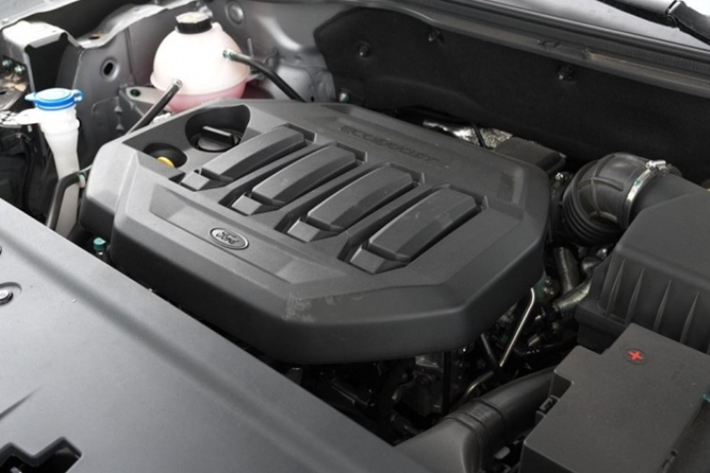 Về trang bị an toàn, Ford Territory Sport 2024 sở hữu các tính năng hỗ trợ người lái tiên tiến như: camera 360 độ; hệ thống giám sát điểm mù với Cảnh báo phương tiện cắt ngang phía sau; kiểm soát hành trình thích ứng với tính năng dừng và đi; cảnh báo tiền va chạm với hệ thống phanh khẩn cấp tự động; hỗ trợ đỗ xe chủ động.