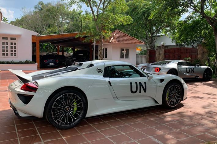 Nếu quả thực McLaren Senna và Porsche 918 Spyder xuất trận trước giờ G, như vậy, đây sẽ là chấn động cho các dân chơi xe từ khắp nơi trên thế giới tề tựu tại Việt Nam để tham dự Gumball 3000 kỷ niệm 25 năm, vì không ai nghĩ sẽ có 1 cá nhân sở hữu gần 700 xe ô tô, lại còn có 3 chiếc siêu xe hypercar và 2 xe khó mua như Ford.