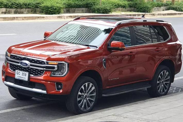 Mới đây, một số đại lý đã thông báo nhận đặt cọc sớm mẫu Ford Everest Platinum 2024 mới với giá dự kiến khoảng 1,7 tỷ đồng. Nhân viên tư vấn cho biết xe sẽ ra mắt tại thị trường Việt Nam vào tháng 3 và bàn giao đến tay khách hàng vào tháng 5 năm nay.