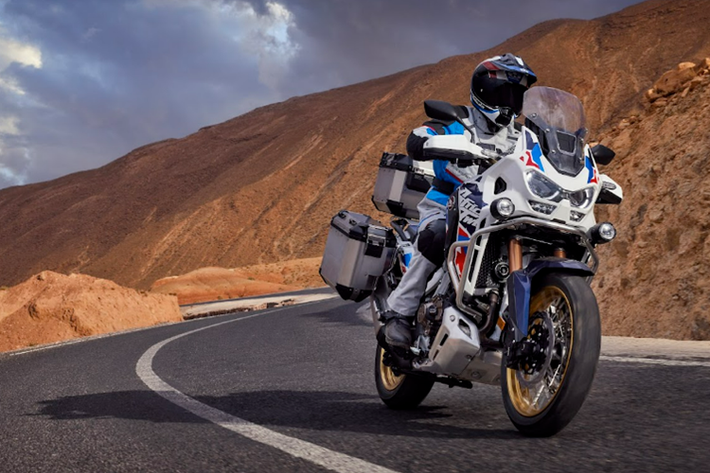 Mức giá xe Honda CRF1100L Africa Twin và Africa Twin Adventure Sports tương ứng là 640,9 và 720,9 triệu đồng. Với sự ra mắt của những mẫu xe phân khối lớn thế hệ 2024 mới, HVN tiếp tục khẳng định cam kết mạnh mẽ trong việc đáp ứng nhu cầu ngày càng đa dạng của những tín đồ môtô.