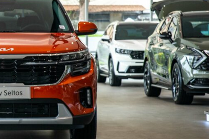 Seltos 2024 có 3 chế độ lái Normal/Eco/Sport và 3 chế độ địa hình Snow/Mud/Sand giúp xe linh hoạt theo thực tế khi di chuyển. Ngoài ra, hệ thống khung gầm trên thế hệ mới cũng được tinh chỉnh, gia tăng thép cường lực tại một số vị trí. Kia Seltos 2024 bổ sung hệ thống an toàn thông minh ADAS với nhiều tính năng nổi bật, dẫn đầu phân khúc