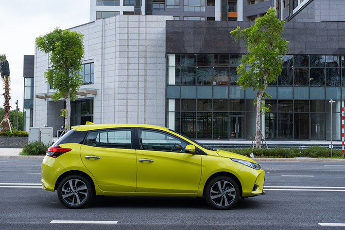 Việc Toyota Yaris ngừng bán tại Việt Nam là điều không quá bất ngờ trong bối cảnh phân khúc xe hatchback tại Việt Nam đang dần suy giảm sức hút. Sự xuất hiện ngày càng phổ biến của dòng CUV/SUV cỡ nhỏ mang đến nhiều lựa chọn hơn cho người tiêu dùng Việt Nam.