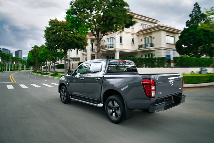 Nguyên nhân của sự ế ẩm của Mazda BT-50 được cho là do không thường xuyên được nâng cấp. Mặt khác, thiết kế của xe lại có phần khá mềm mại, không phù hợp với gu của khách hàng Việt, khi luôn chuộng sự hầm hố, mạnh mẽ.
