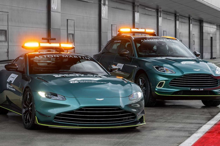 Vantage mới trở thành mẫu xe thể thao mạnh nhất trong danh mục sản phẩm của Aston Martin. Đồng thời Vantage đã trải qua quá trình nghiêm ngặt để trở thành chiếc xe an toàn FIA chính thức của giải đua F1. Để tăng khả năng tăng tốc trên đường đua, xe đã được tinh chỉnh tính khí độc học ở sàn xe và bộ khuếch tán gió.