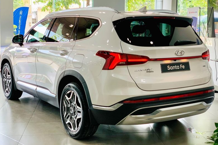 Không chỉ giảm giá bán cho SantaFe, Hyundai Thành Công còn áp dụng cả chương trình ưu đãi cho 5 mẫu xe, bao gồm Custin, Elantra, Accent, Venue và Grand i10, trong tháng 5/2024.